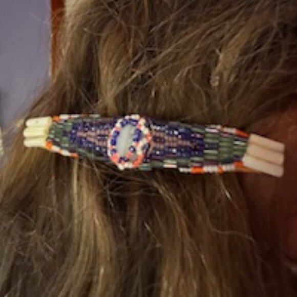 Vintage Hand Beaded Barrette with silver clip - Picture 6 of 7